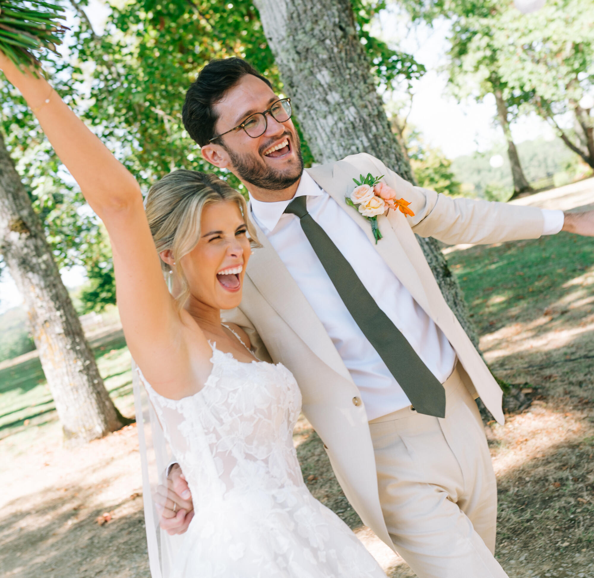 Bride & Groom confetti aisle